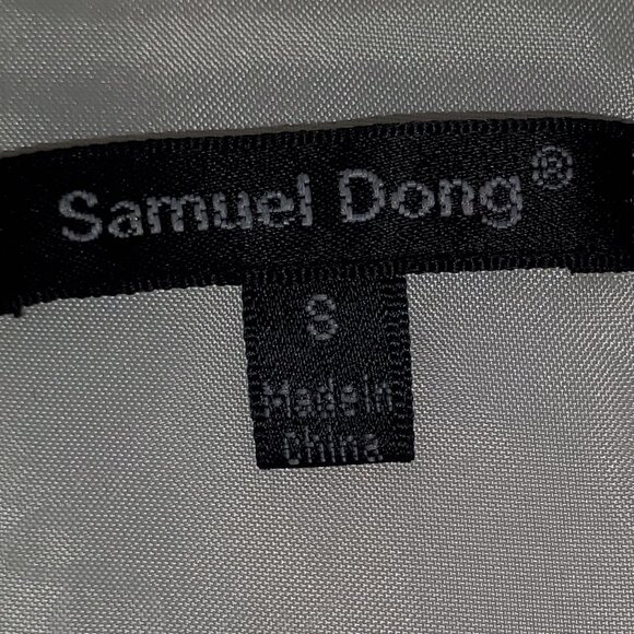 Samuel Dong white lined coat with a snap closer - Picture 10 of 10
